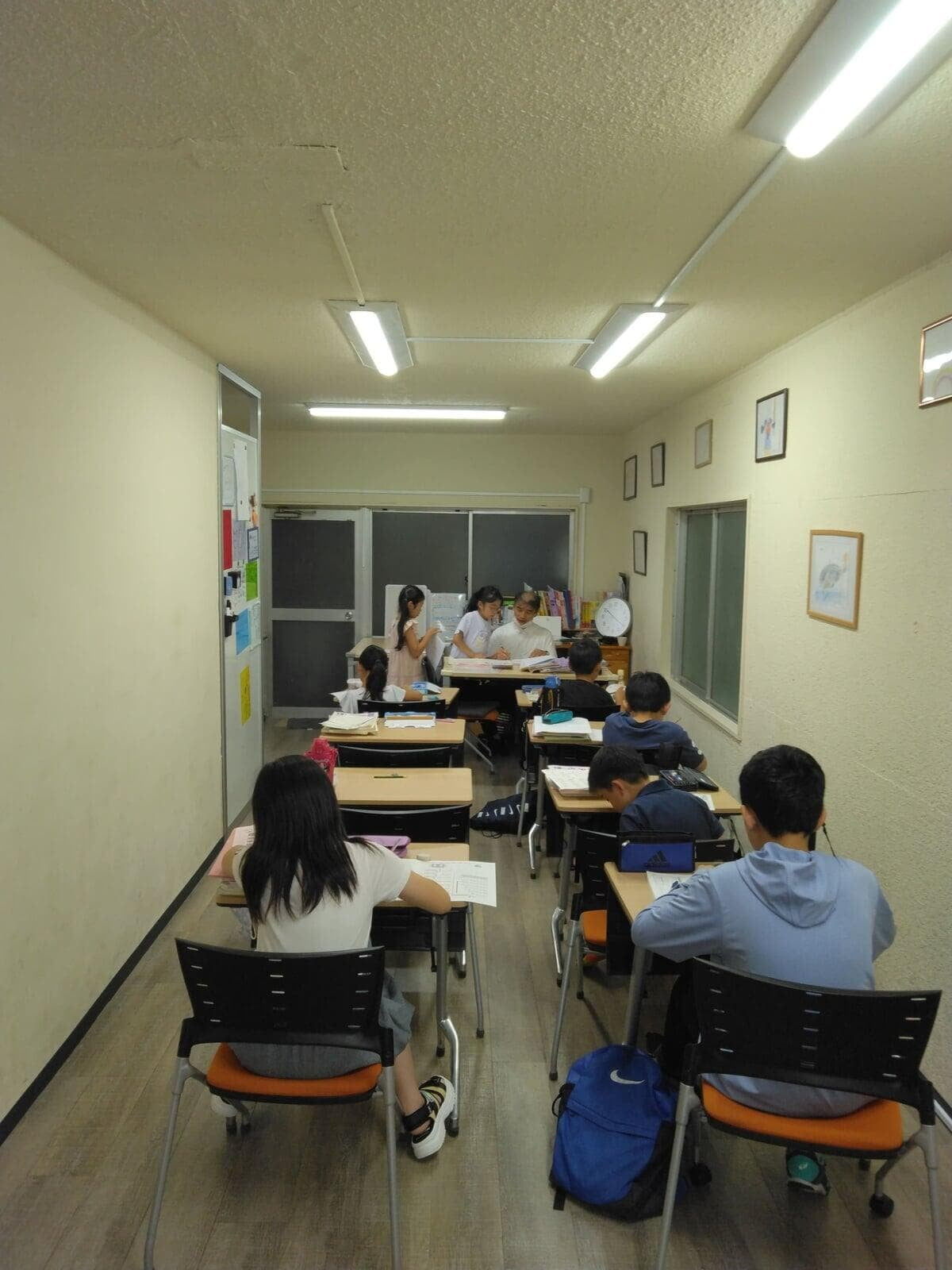 積極的に、先生に質問しています。 子別指導で、「わかる」経験を積み上げていけるよう個別対応。 『集団の中での自立』が意識できるよう声がけをしています。