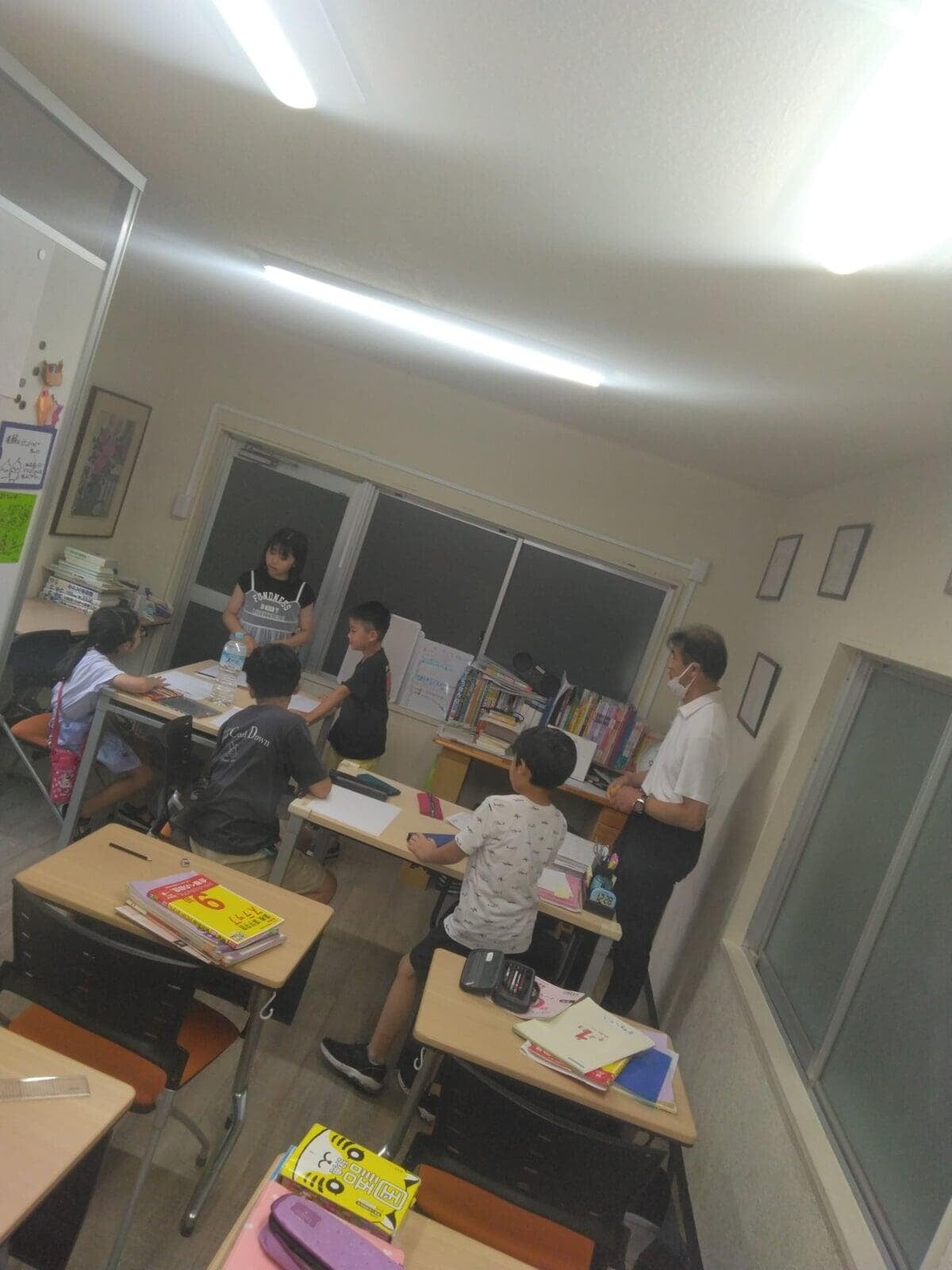 積極的に、先生に質問しています。 子別指導で、「わかる」経験を積み上げていけるよう個別対応。 『集団の中での自立』が意識できるよう声がけをしています。